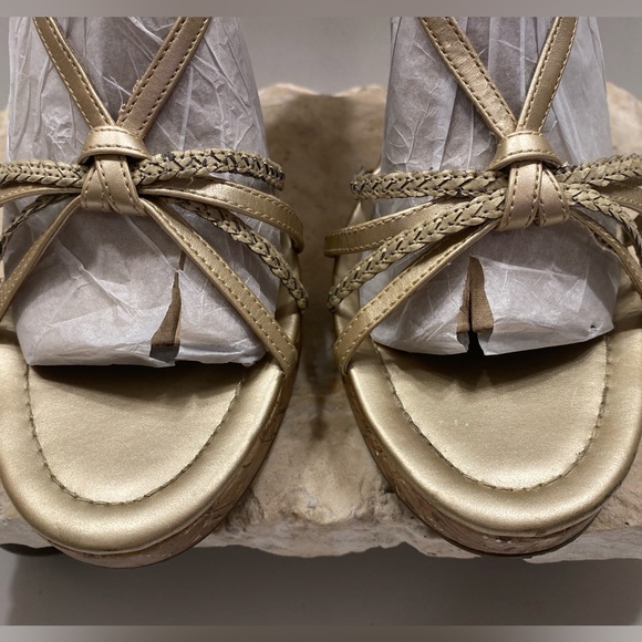 Classified Gold Slingback Strappy Platform High Heel Cork Wedge Sandal Sz 10 - Picture 2 of 12